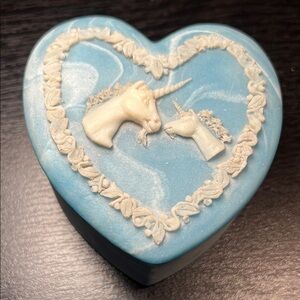 VTG Incolay Carved Soapstone Cameo Heart-Shaped Blue White Unicorn Trinket Box